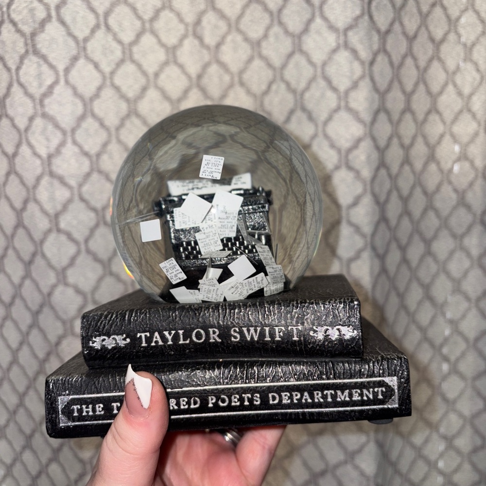 Tortured poets department snow globe